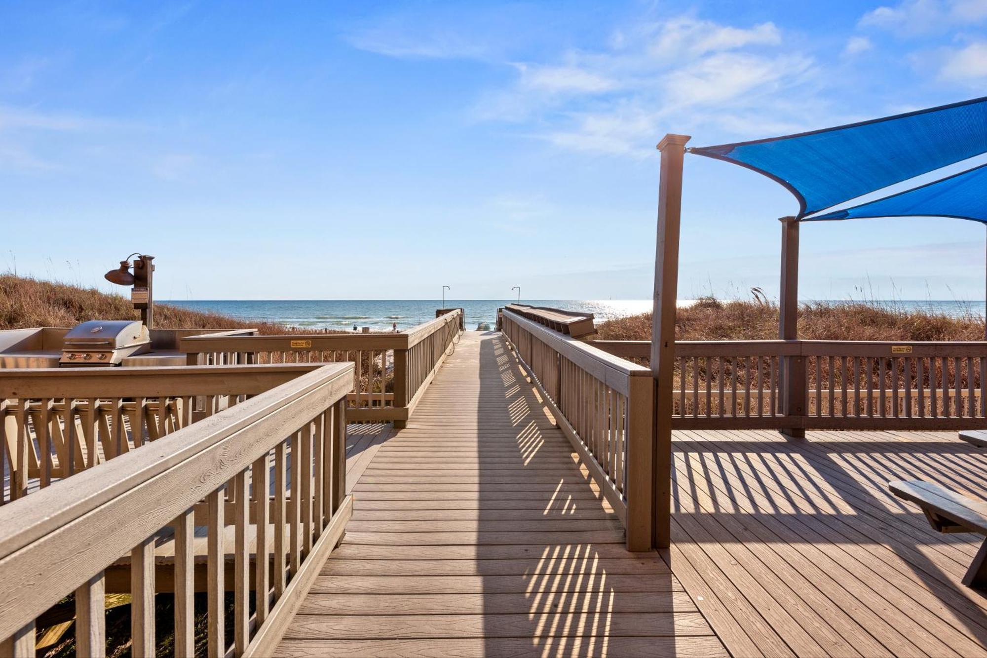 Gulf Front Master Bedroom! 2 Pools & Hot Tubs! Sleeps 8! Panama City Beach Exteriör bild
