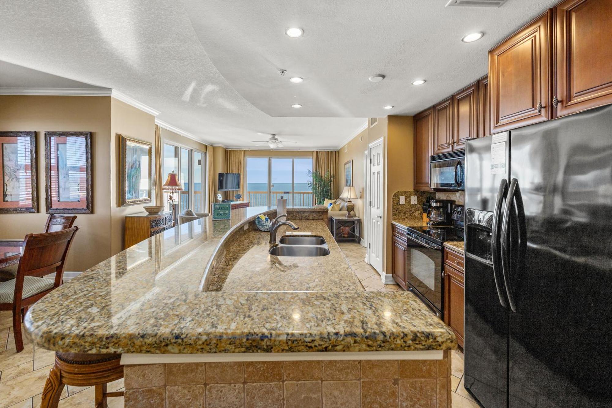 Gulf Front Master Bedroom! 2 Pools & Hot Tubs! Sleeps 8! Panama City Beach Exteriör bild