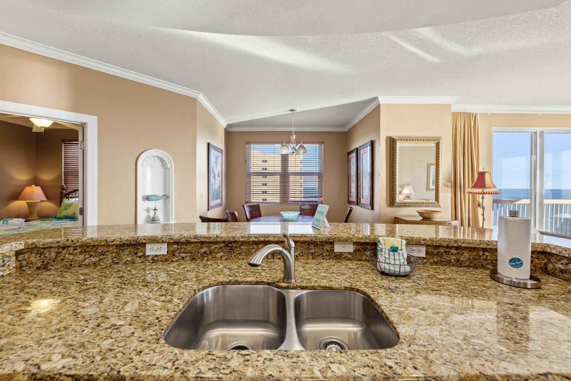 Gulf Front Master Bedroom! 2 Pools & Hot Tubs! Sleeps 8! Panama City Beach Exteriör bild